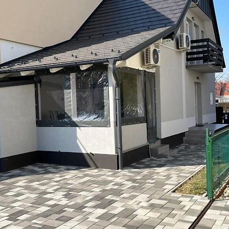 Komo Apartment Buk Exterior foto